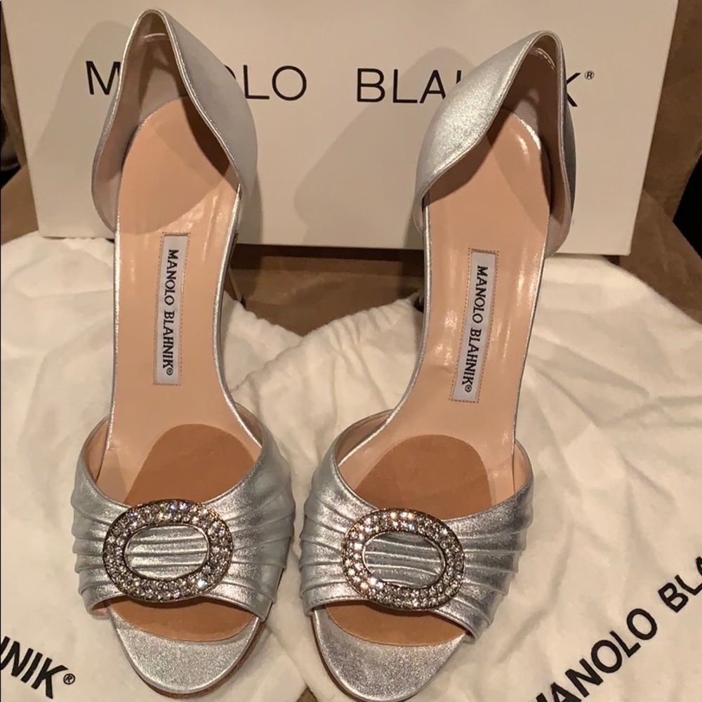 MANOLO BLAHNIK Leather Sedaraby Crystal D'Orsay